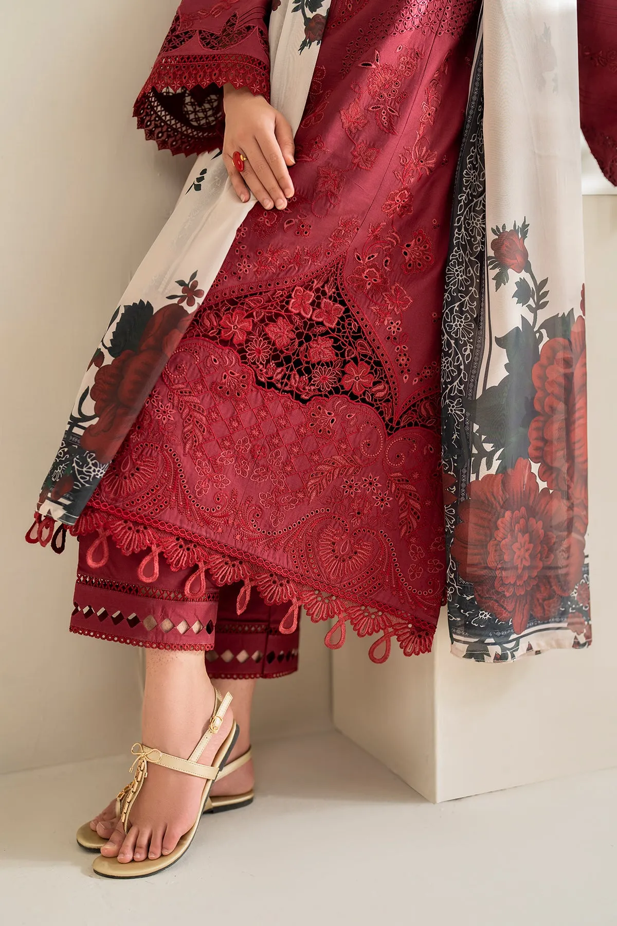 EMBROIDERED LAWN UF-676