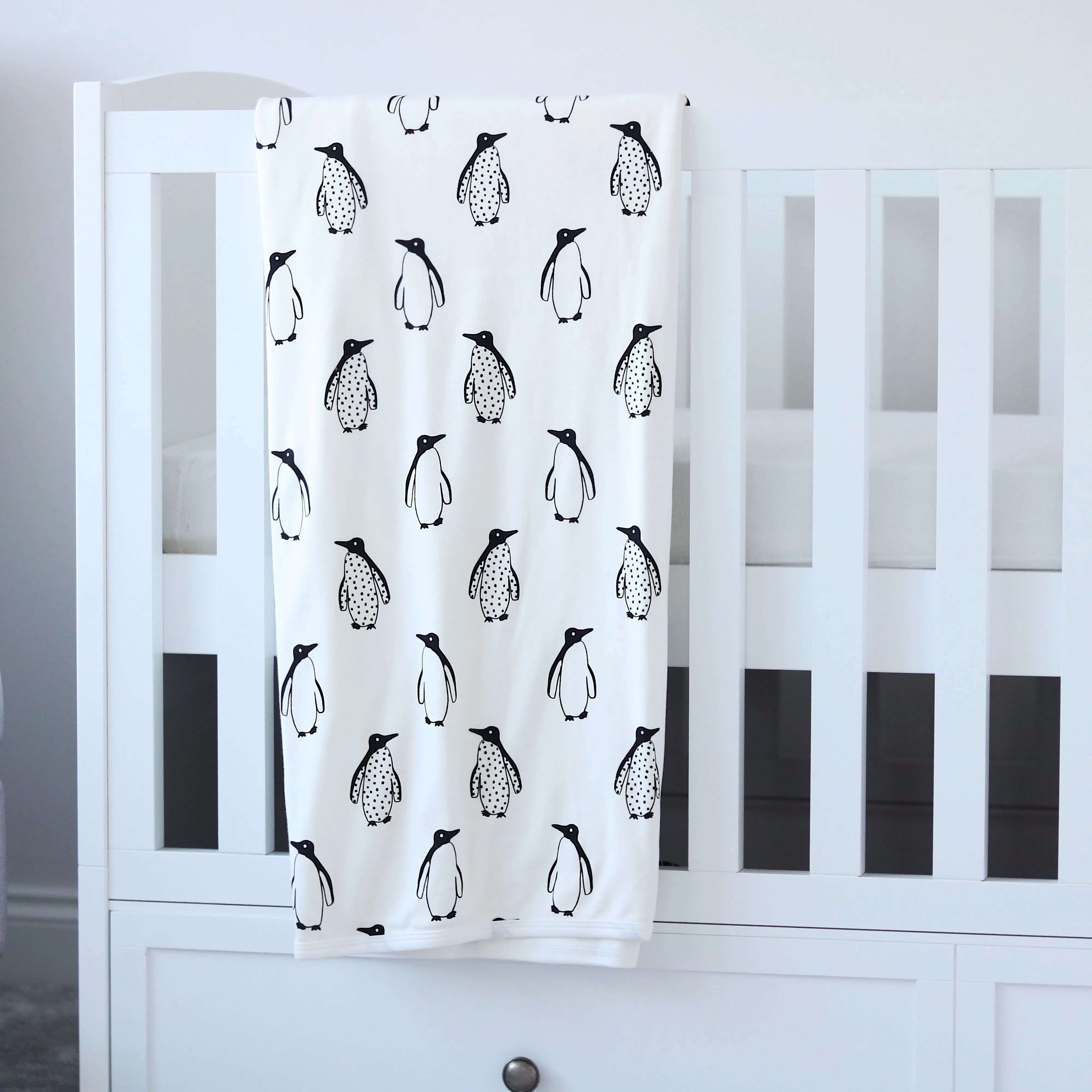 Milk Penguin XXL blanket