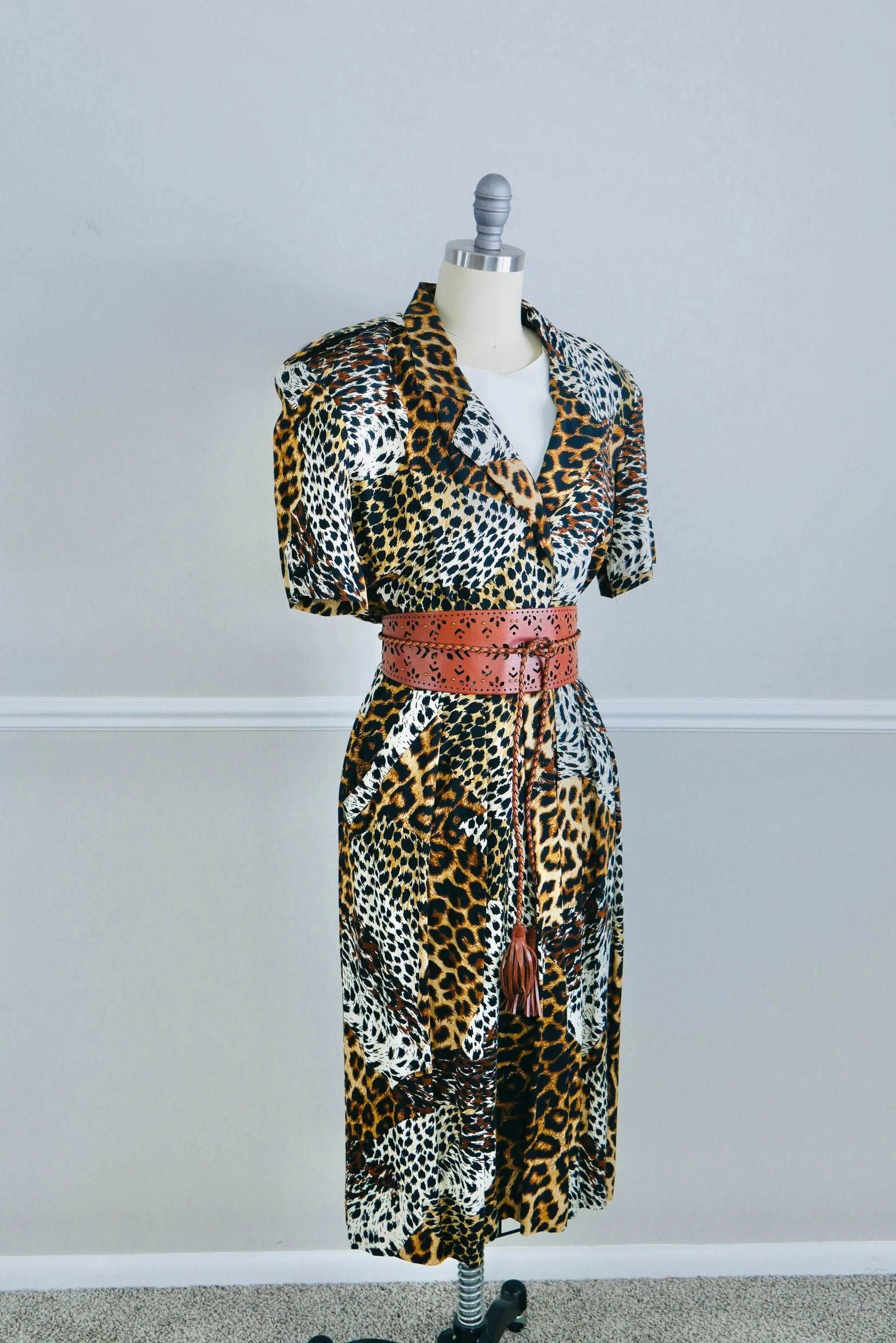 ON SALE Vintage 1980s Leopard Print Dress / 80s retro rayon animal print dress size M