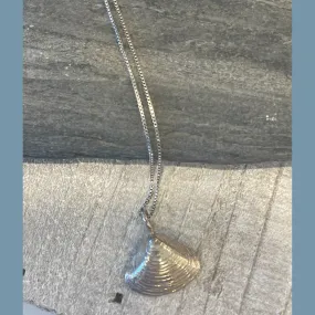 Quahog Pendant (RA)