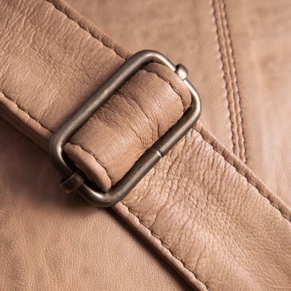 Raw and nice crossbody bag in soft leather / 15350 - Camel